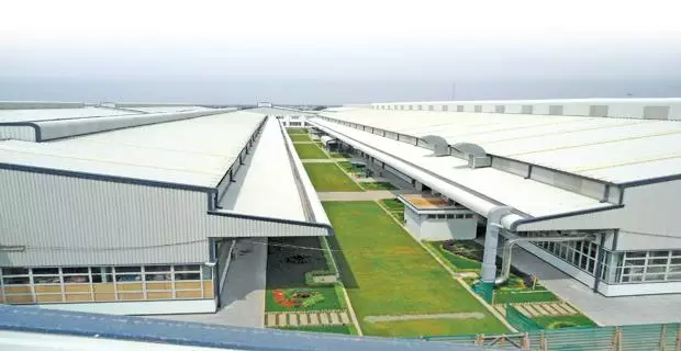 Gutter Downspout in Prefabricated steel building project - bangunan struktur baja