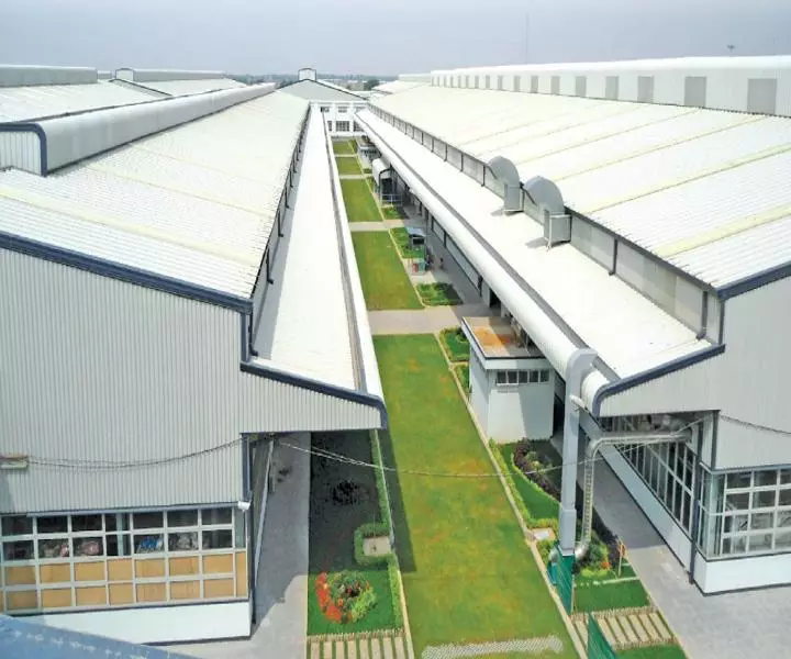 white cream color in prefabricated steel building project - bangunan struktur baja prefabrikasi